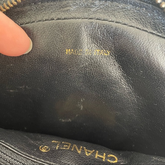 ✨SOLD✨Chanel Vintage Oval Lambskin CC Camera Chain Bag - Picture 10 of 14